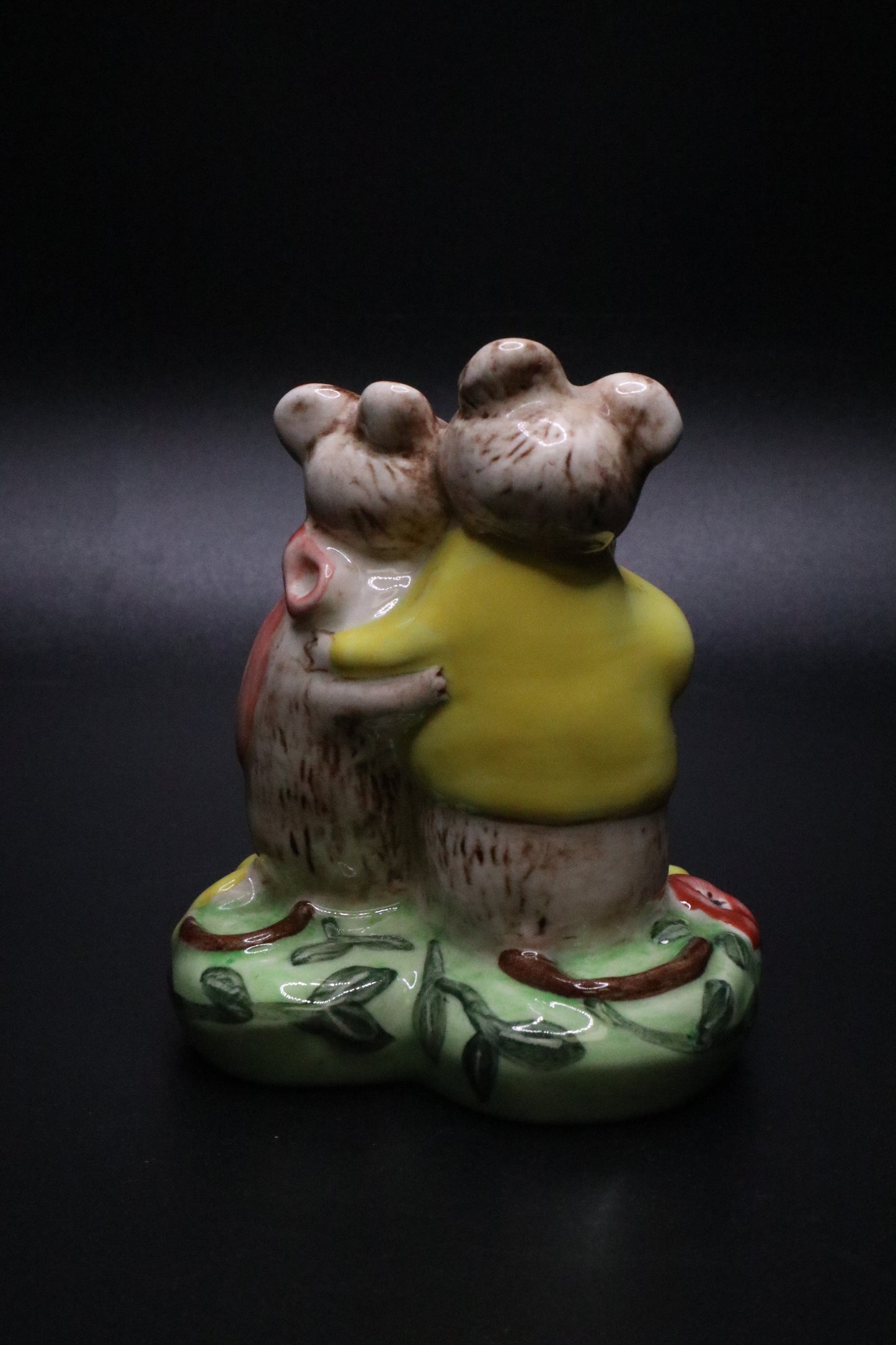 VINTAGE BESWICK MACBRIDE FIGURINE "JUST GOOD FRIENDS" MADE IN ENGLAND