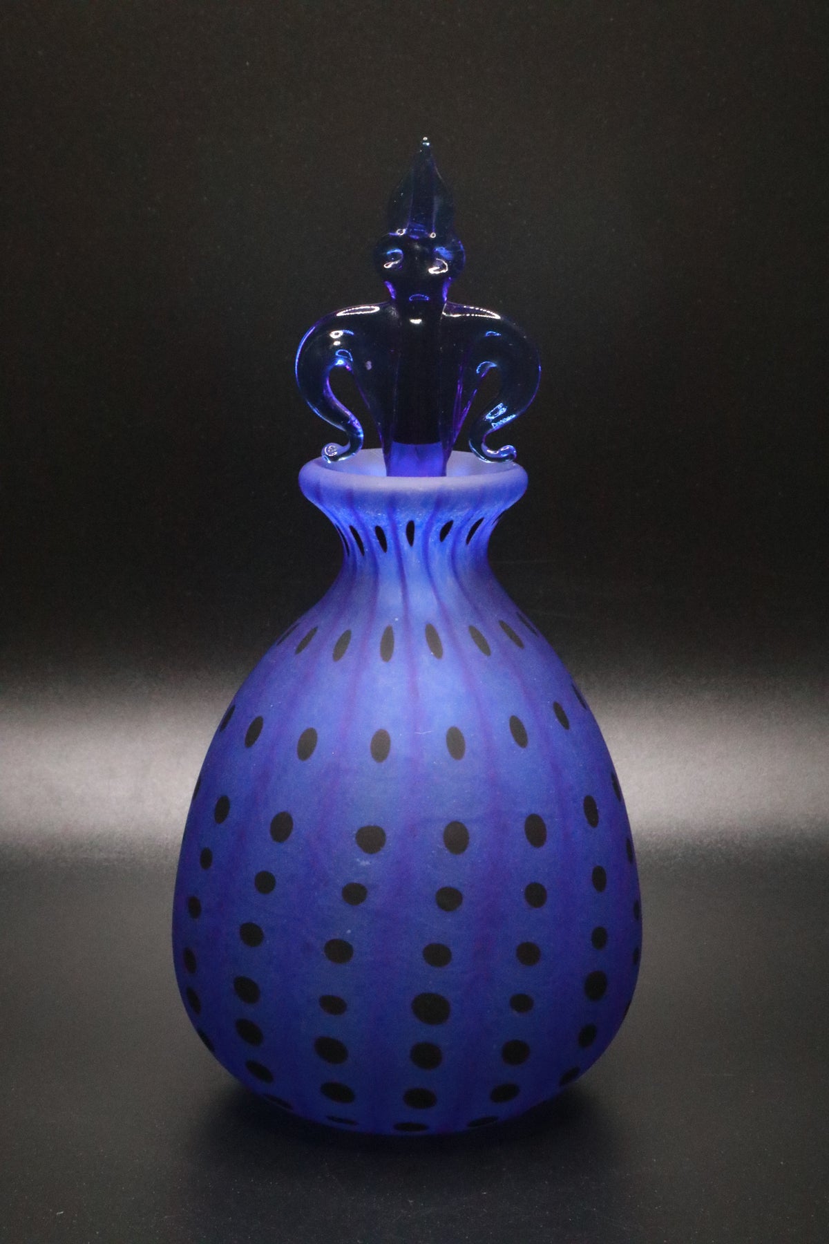 VINTAGE ROYAL LIMITED CRYSTAL BLUE FROSTED PERFUME BOTTLE "FEUR DE LIS"