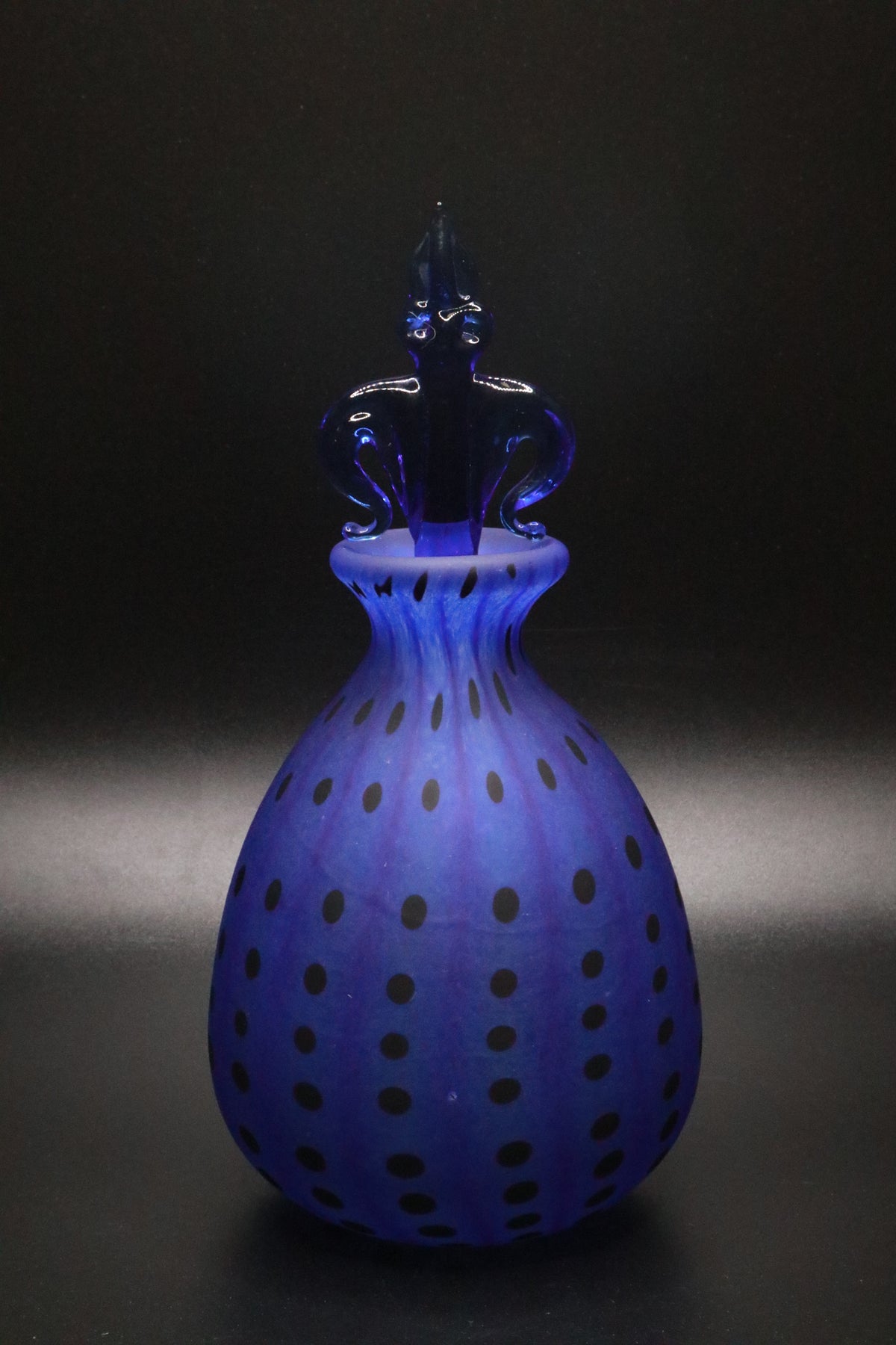 VINTAGE ROYAL LIMITED CRYSTAL BLUE FROSTED PERFUME BOTTLE "FEUR DE LIS"
