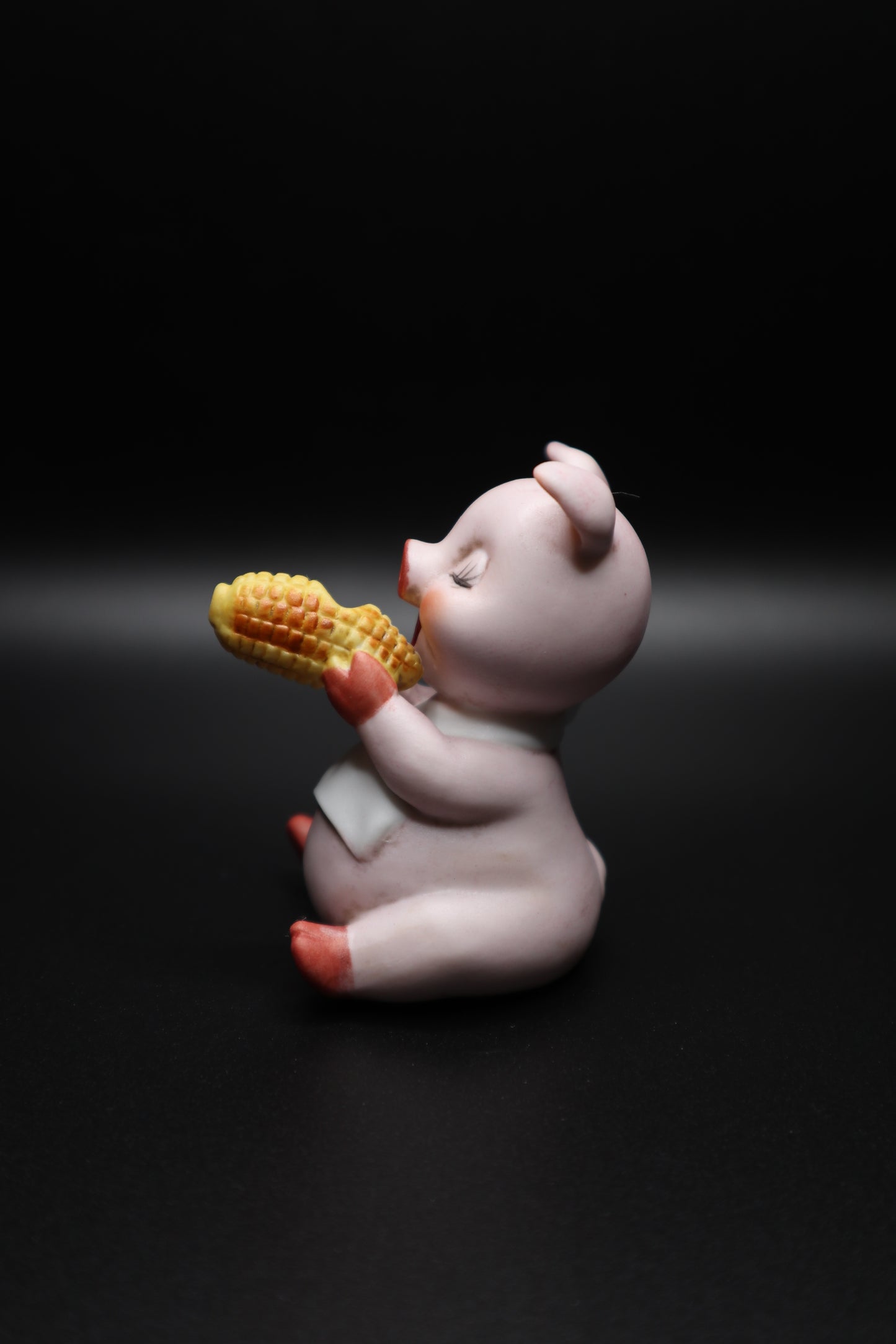JOSEF ORIGINALS GEORGE GOOD 1975 MINI PIG EATING CORN