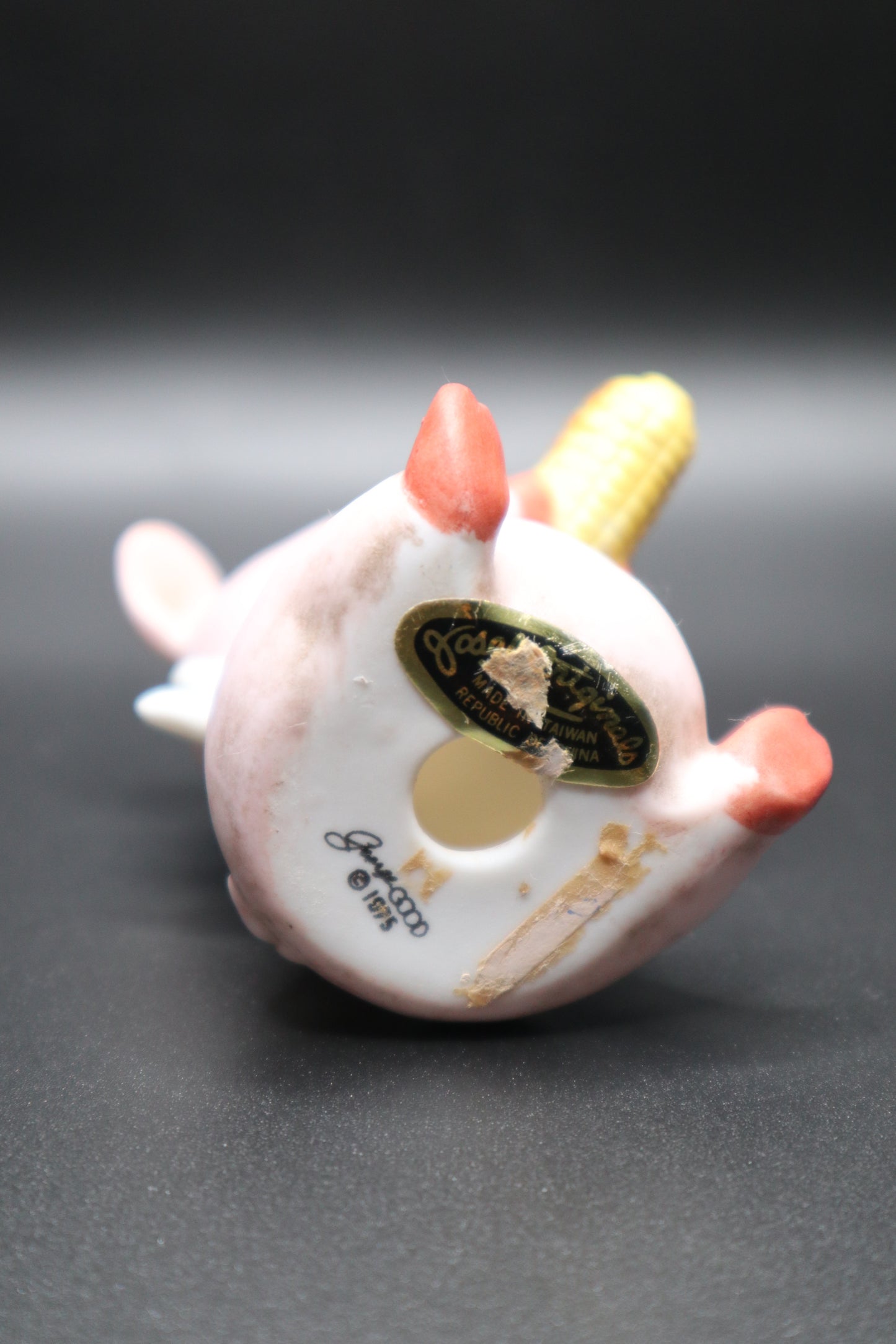 JOSEF ORIGINALS GEORGE GOOD 1975 MINI PIG EATING CORN