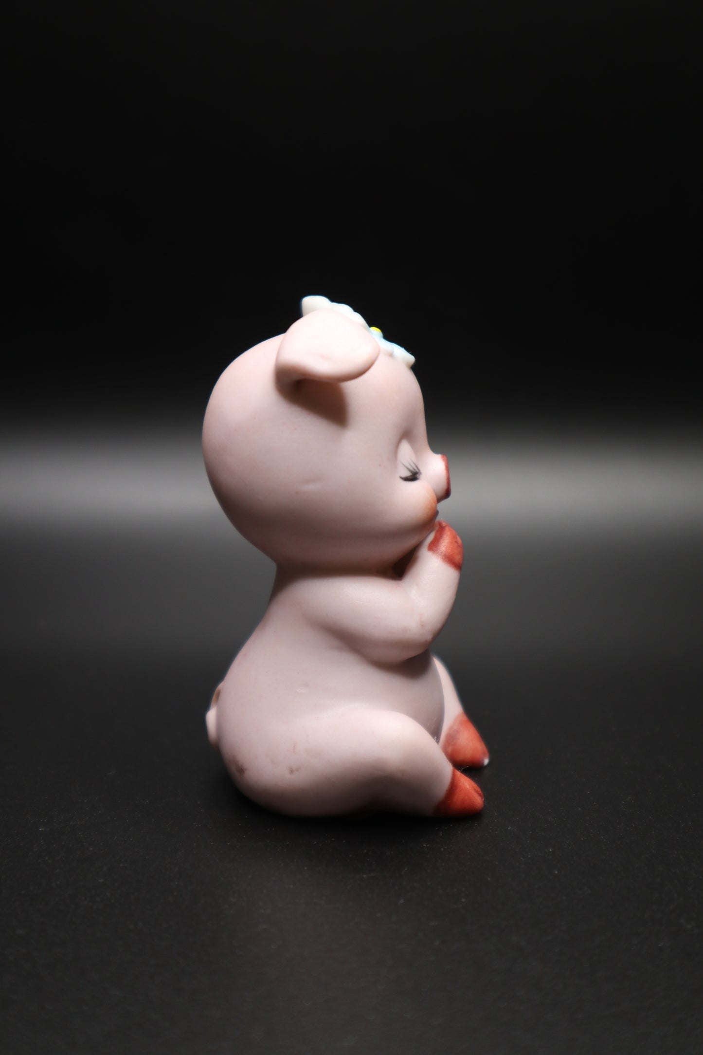 JOSEF ORIGINALS GEORGE GOOD 1975 MINI PIG W/ BLUE FLOWER