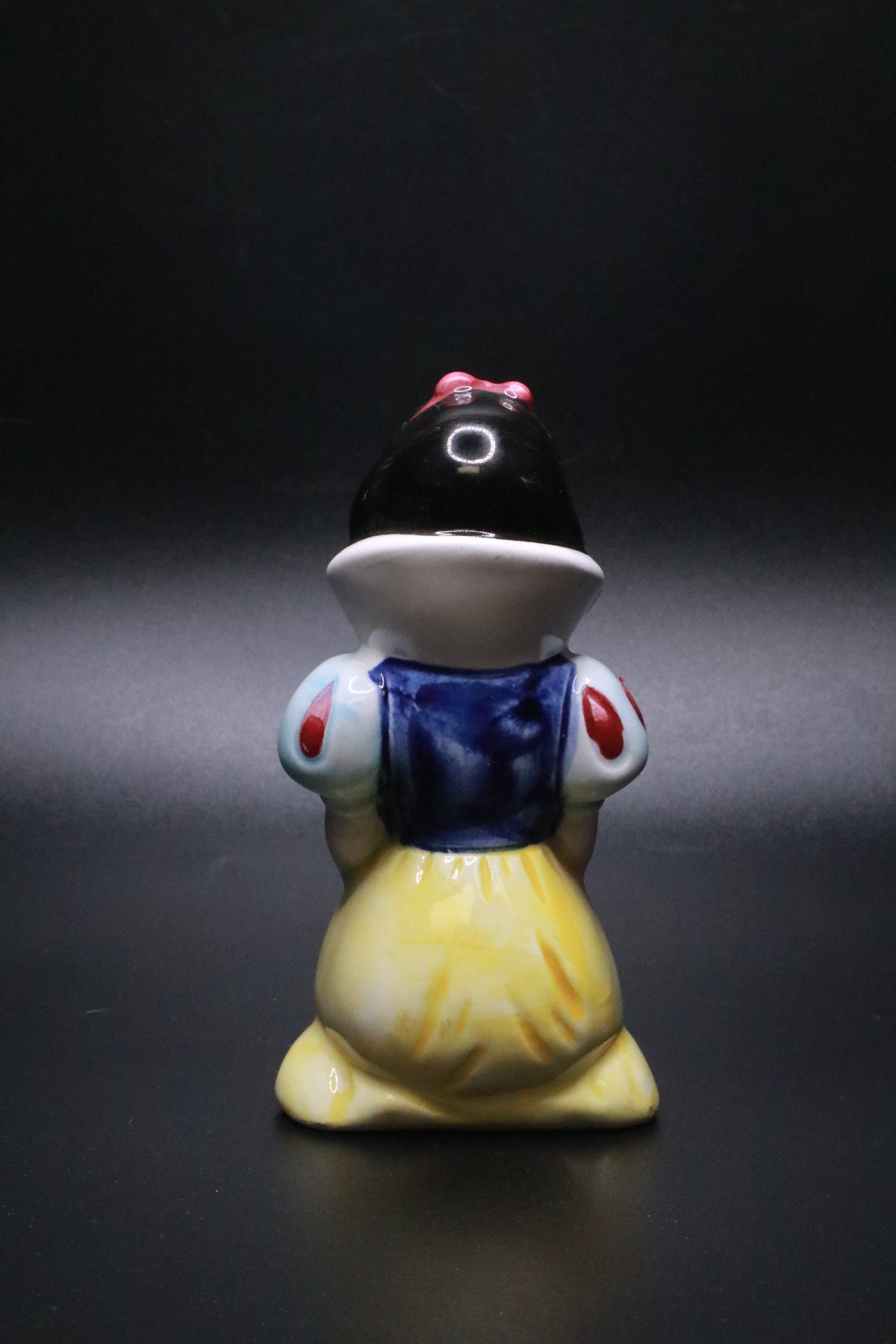 VINTAGE WALT DISNEY PRODUCTIONS JAPAN KNEELING SNOW WHITE CERAMIC FIGURINE