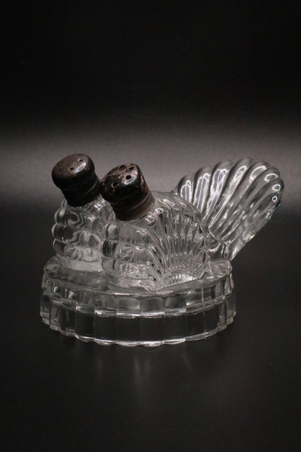 VINTAGE SEASHELL GLASS SHAKERS WITH SILVER TOP AND GLASS BASE