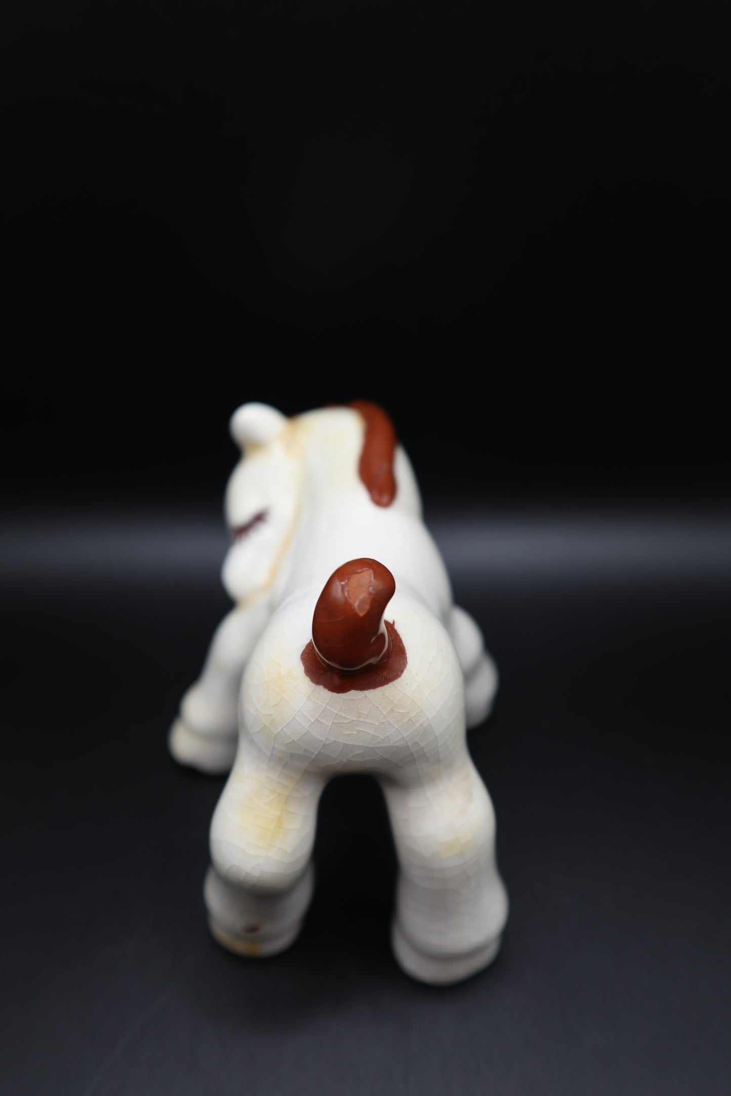 CERAMIC WHITE AND YELLOW TINT HORSE