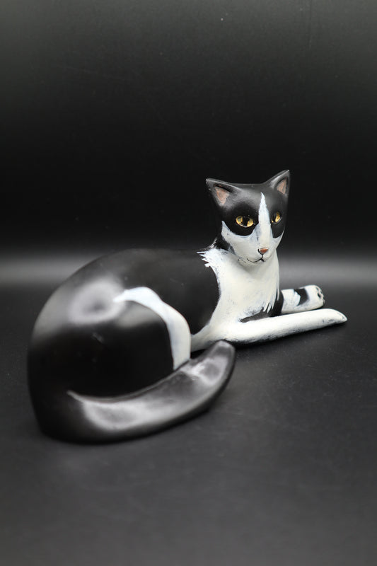 LYNDA PLEET WHITE AND BLACK CAT