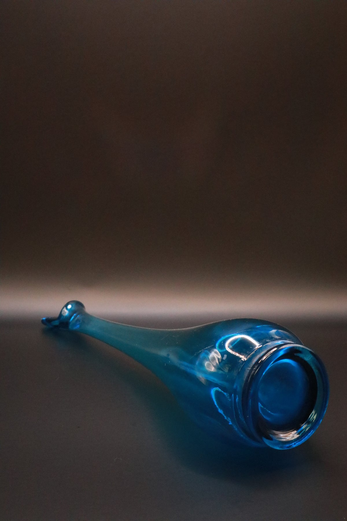 MCM VIKING "BLUENIQUE" SWUNG ART GLASS VASE