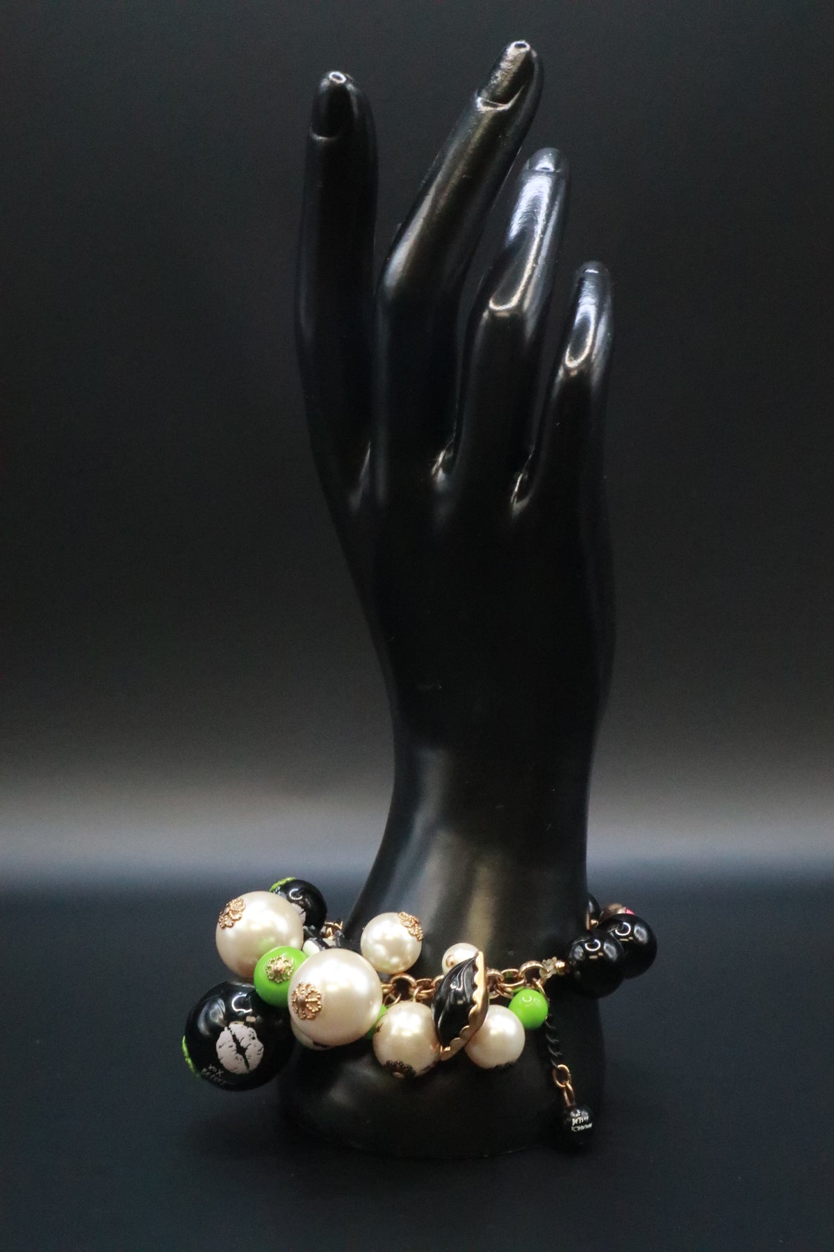 VINTAGE BETSEY JOHNSON PINK LIP KISS PEARL BRACELET