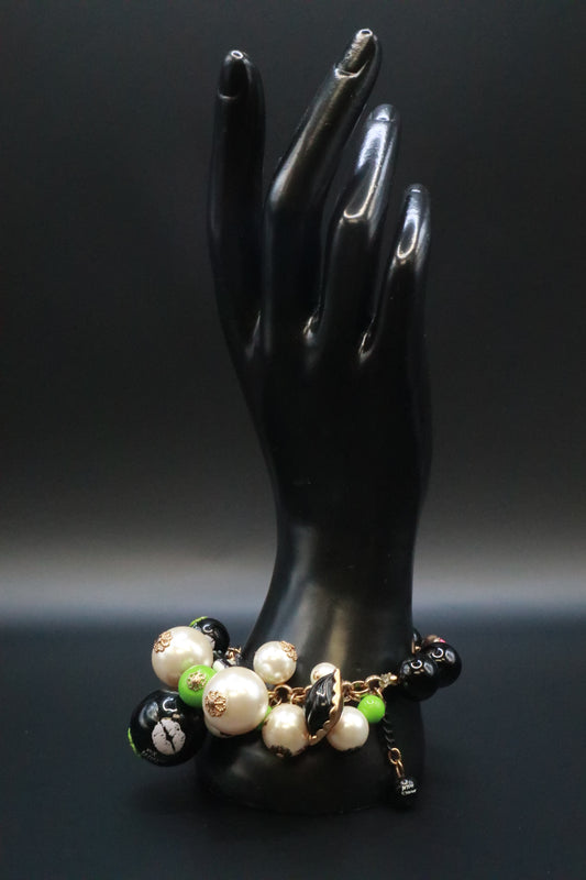 VINTAGE BETSEY JOHNSON PINK LIP KISS PEARL BRACELET