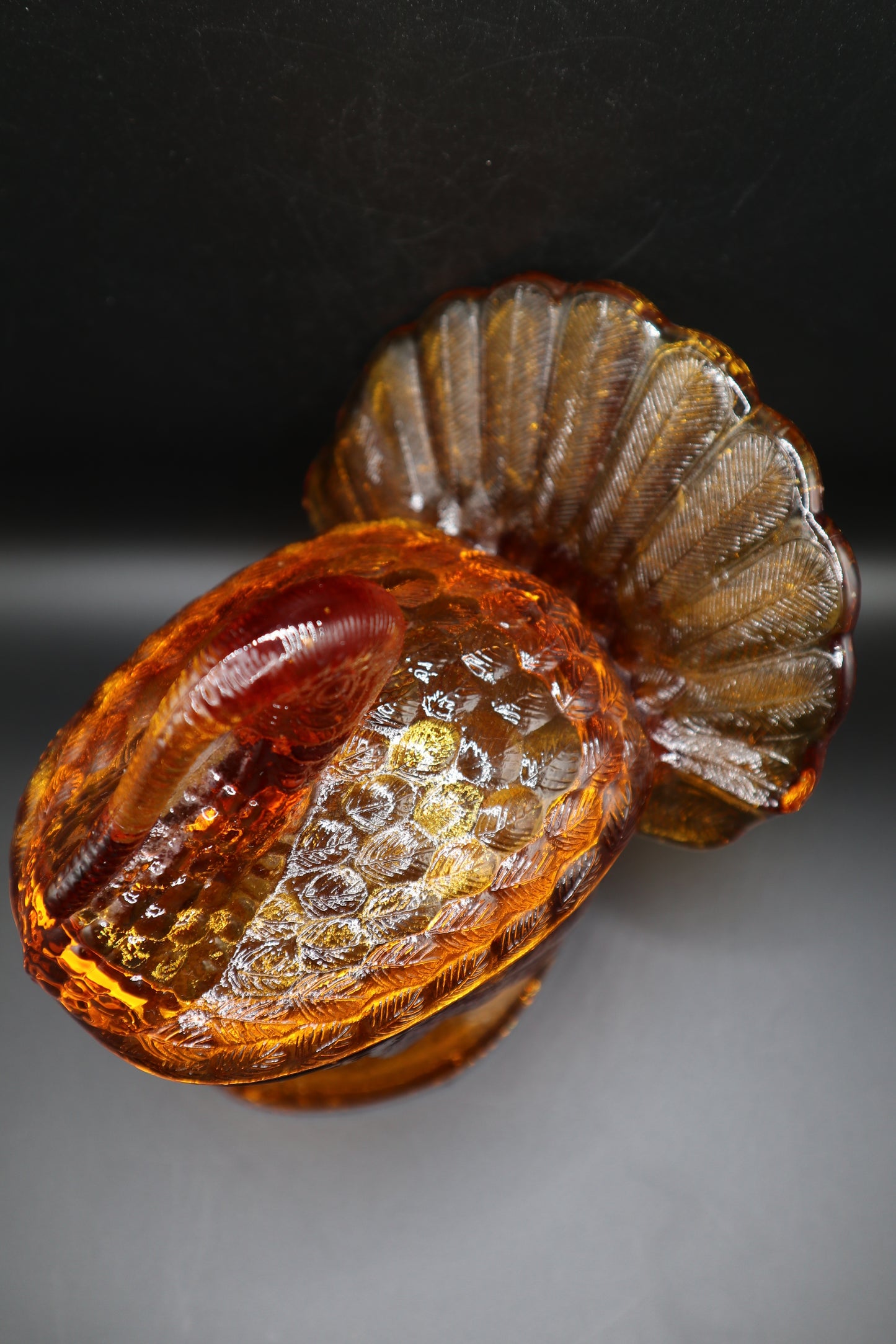 VINTAGE LE SMITH GOLDEN AMBER COVERED TURKEY DISH