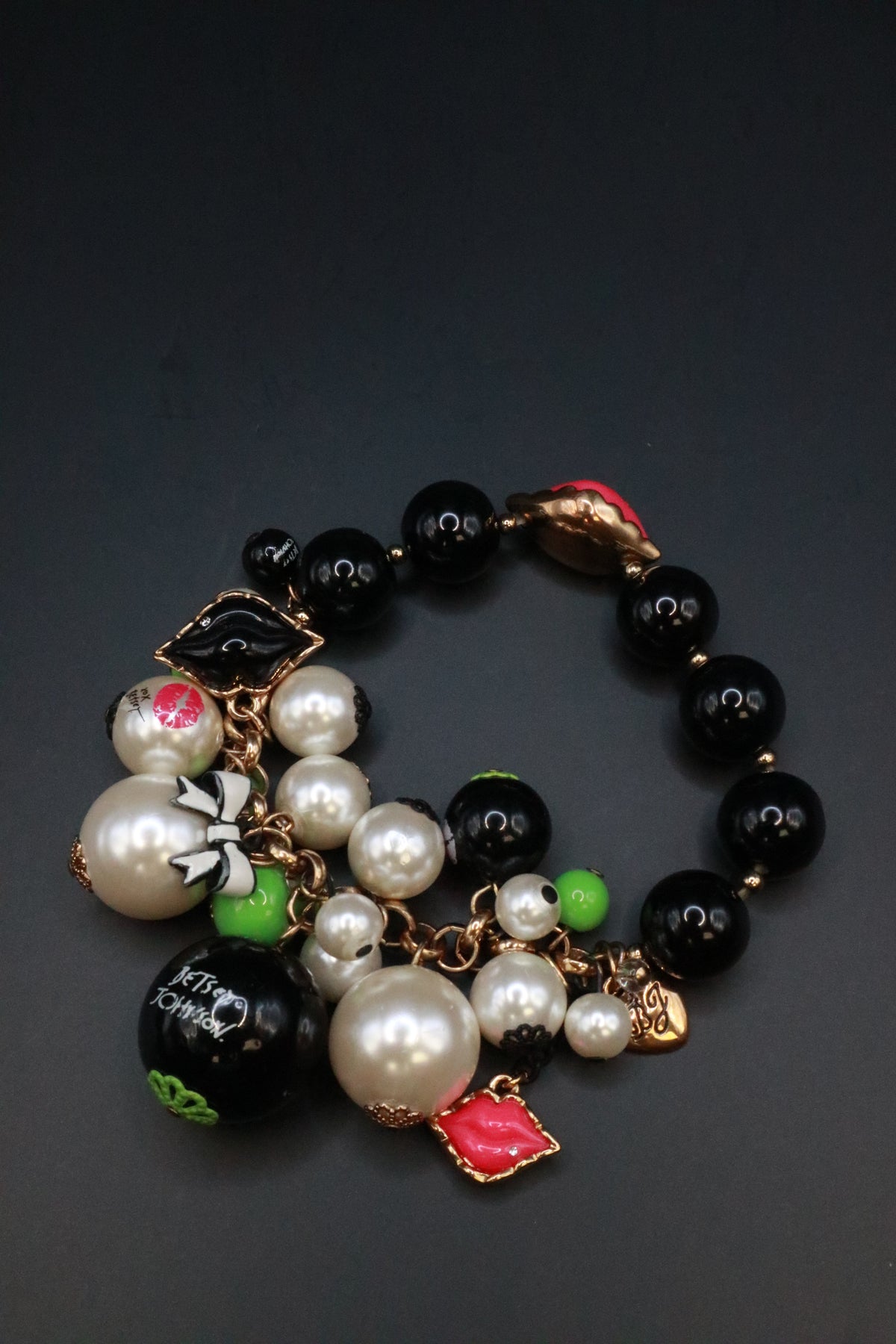 VINTAGE BETSEY JOHNSON PINK LIP KISS PEARL BRACELET