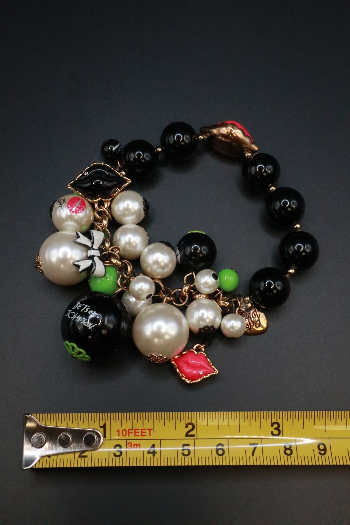 VINTAGE BETSEY JOHNSON PINK LIP KISS PEARL BRACELET