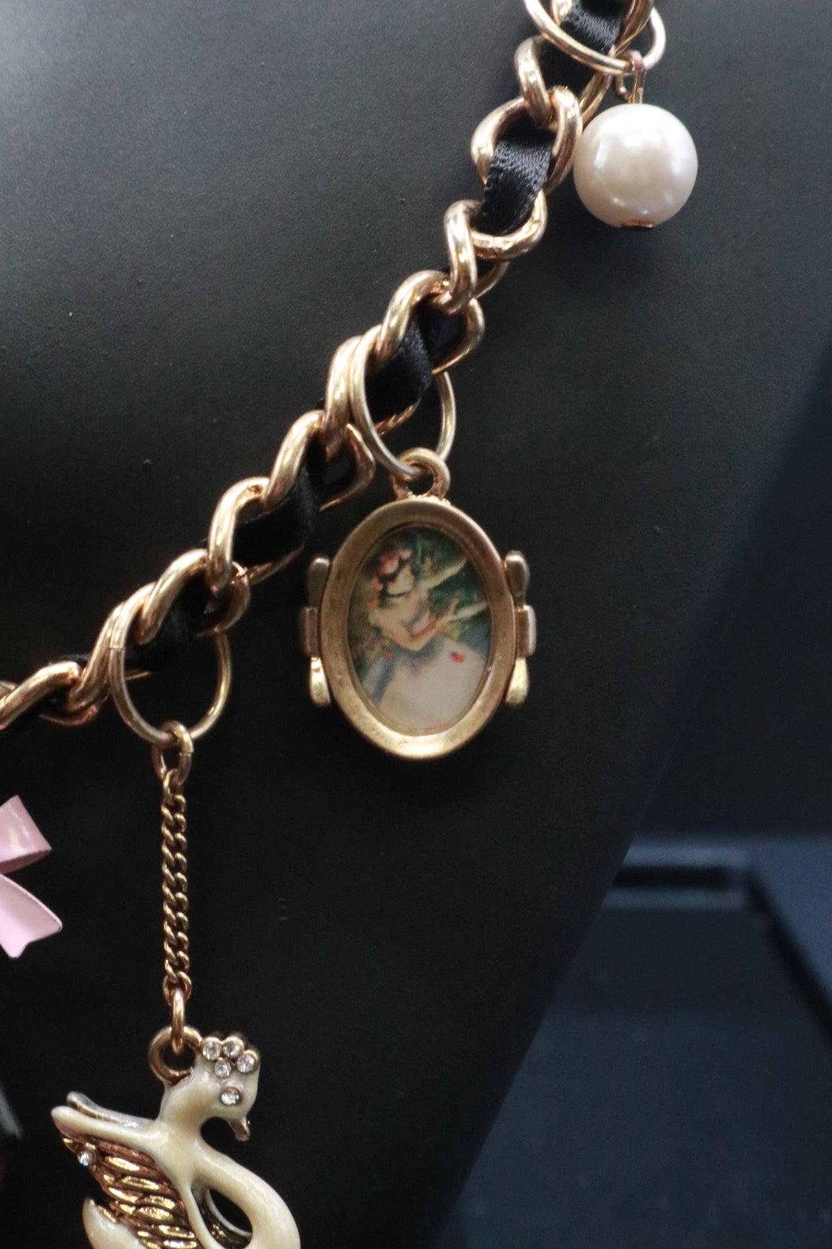 VINTAGE BETSEY JOHNSON BLACK SWAN BALLERINA NECKLACE