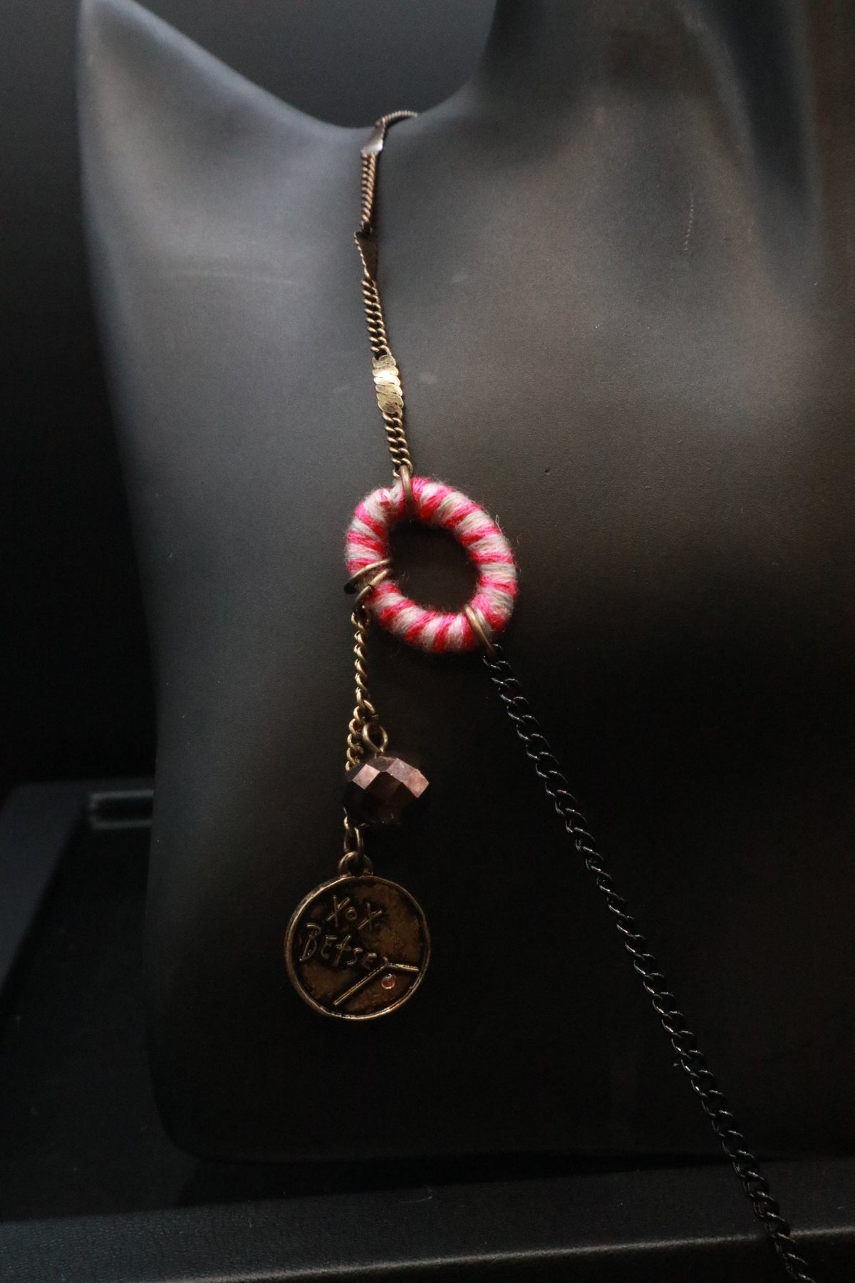 VINTAGE BETSEY JOHNSON CAMEO DIVA CAT NECKLACE AND 1 EARRING