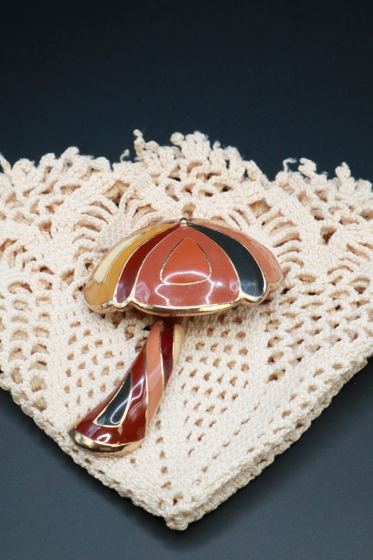 VINTAGE EISENBERG ENAMEL MUSHROOM 1970'S BROOCH