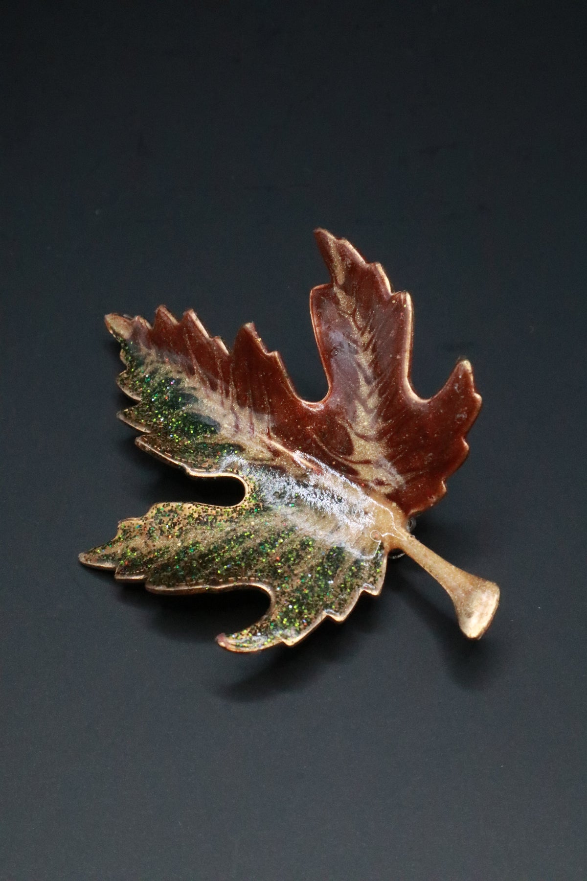 VINTAGE ANAKARA GOLD LEAF MAPLE LEAF BROOCH