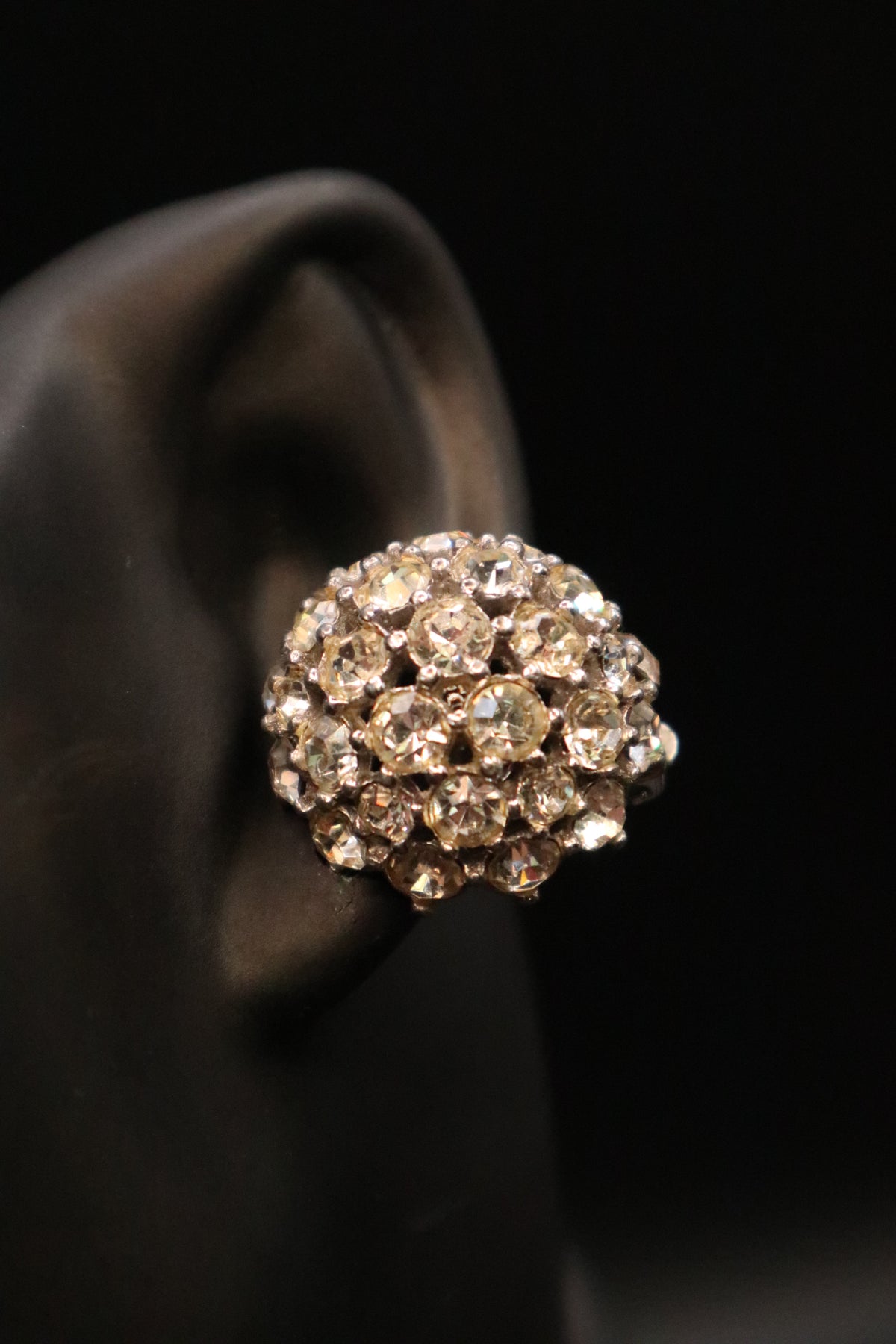 VINTAGE BOGOFF CLEAR CRYSTAL CLIP ON EARRINGS