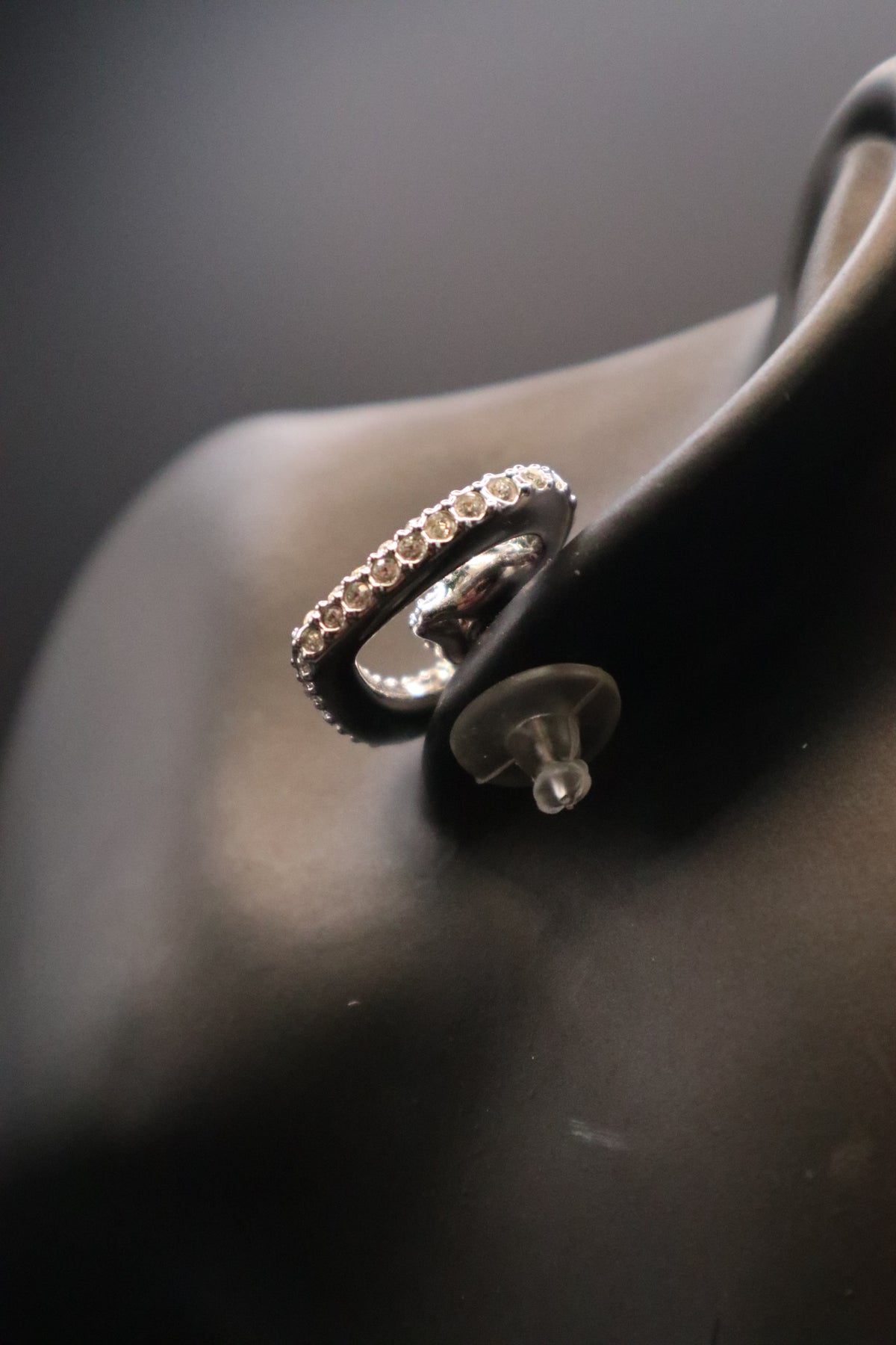 VINTAGE SWAROVSKI RHODIUM PLATED SWAN UNA HEART STUD EARRINGS
