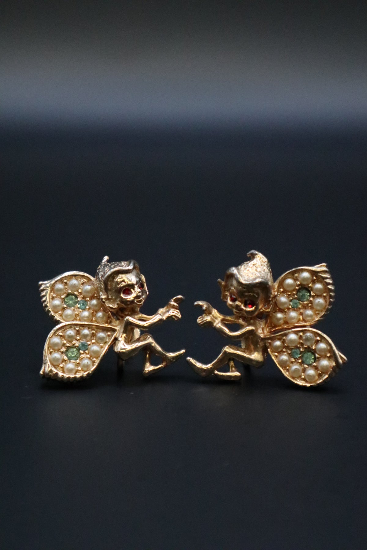 VINTAGE SCREWBALL PIXIE GOLD TONE EARRINGS WITH TEAL STONES AND PEARLS