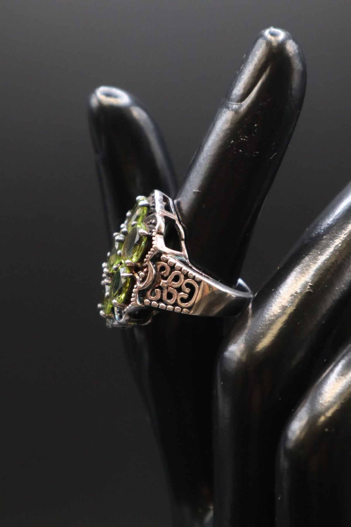VINTAGE 925 RJ SIGNED STERLING SILVER PERIDOT RING SIZE 6