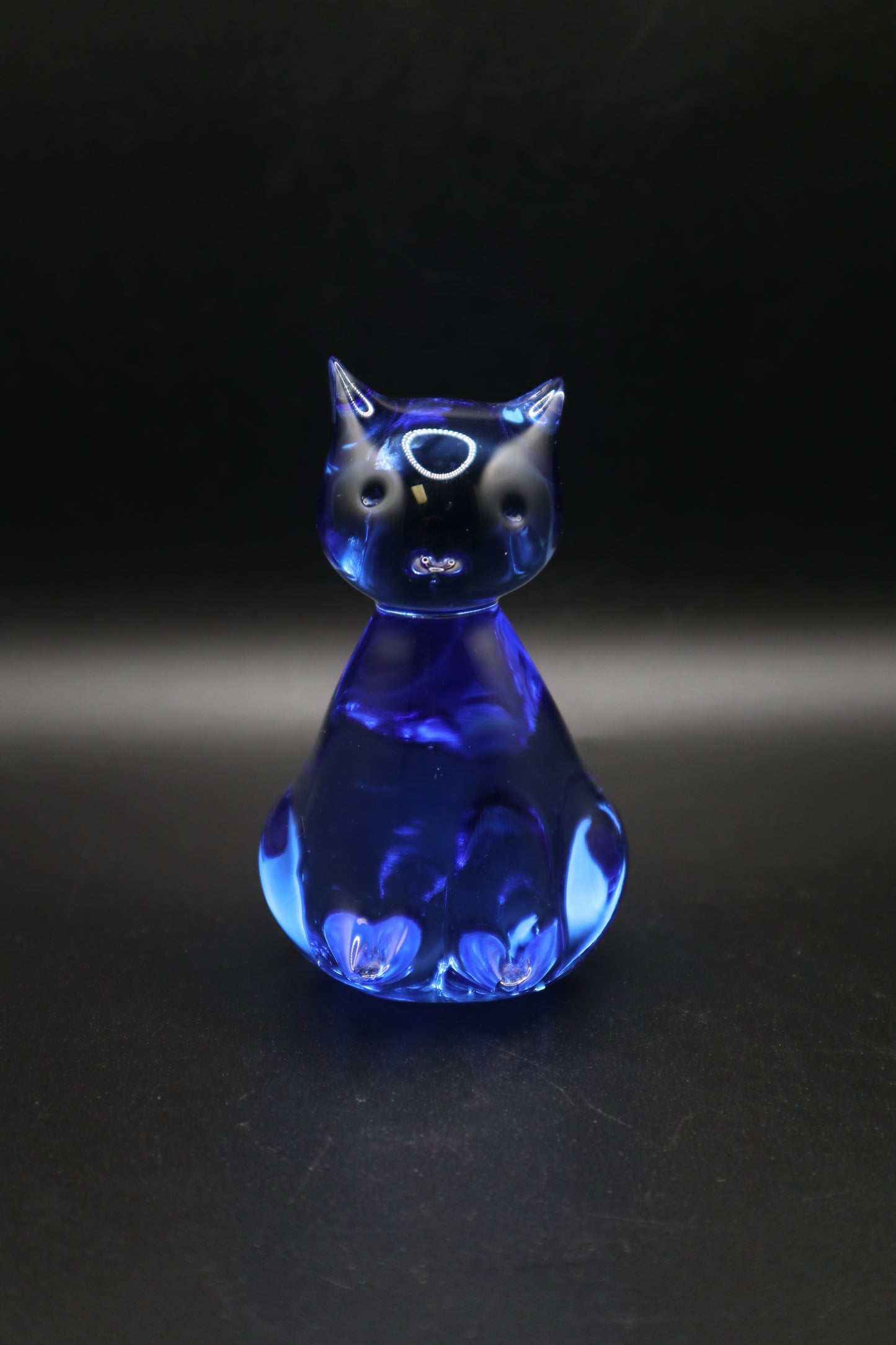 VINTAGE HAND BLOWN COBALT BLUE ART GLASS SMALL CAT