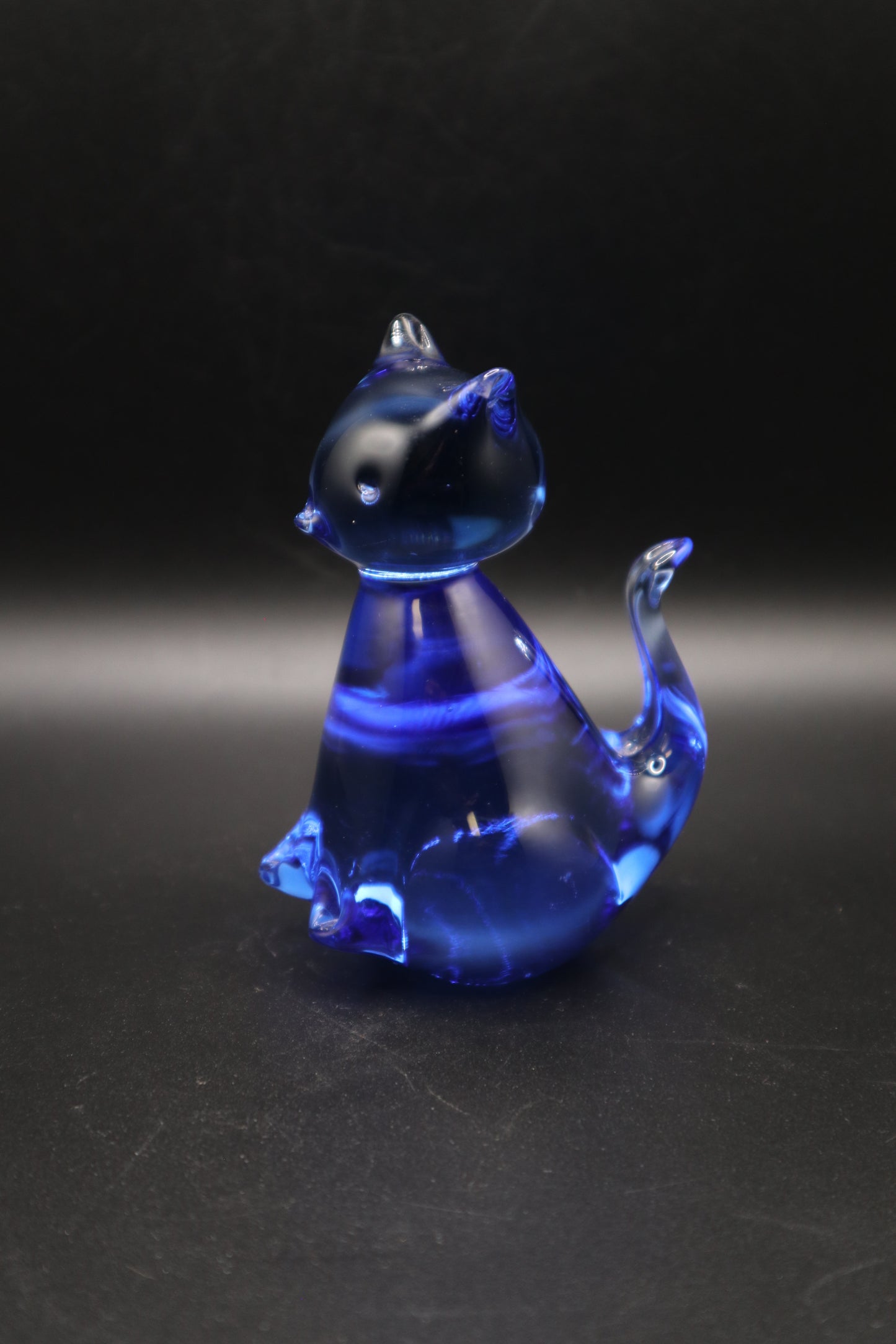 VINTAGE HAND BLOWN COBALT BLUE ART GLASS SMALL CAT
