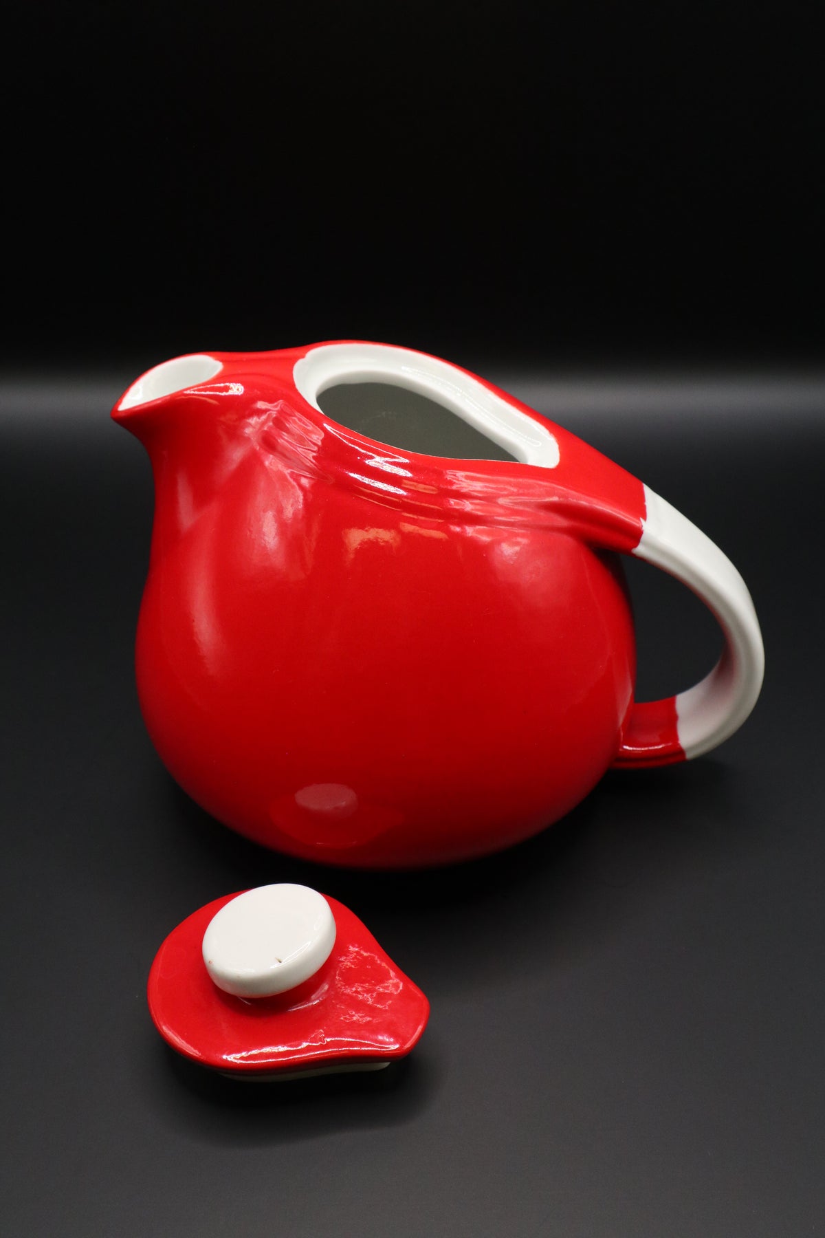 VINTAGE HALL CHINA QUALITY KITCHENWARE "PERT" TEAPOT
