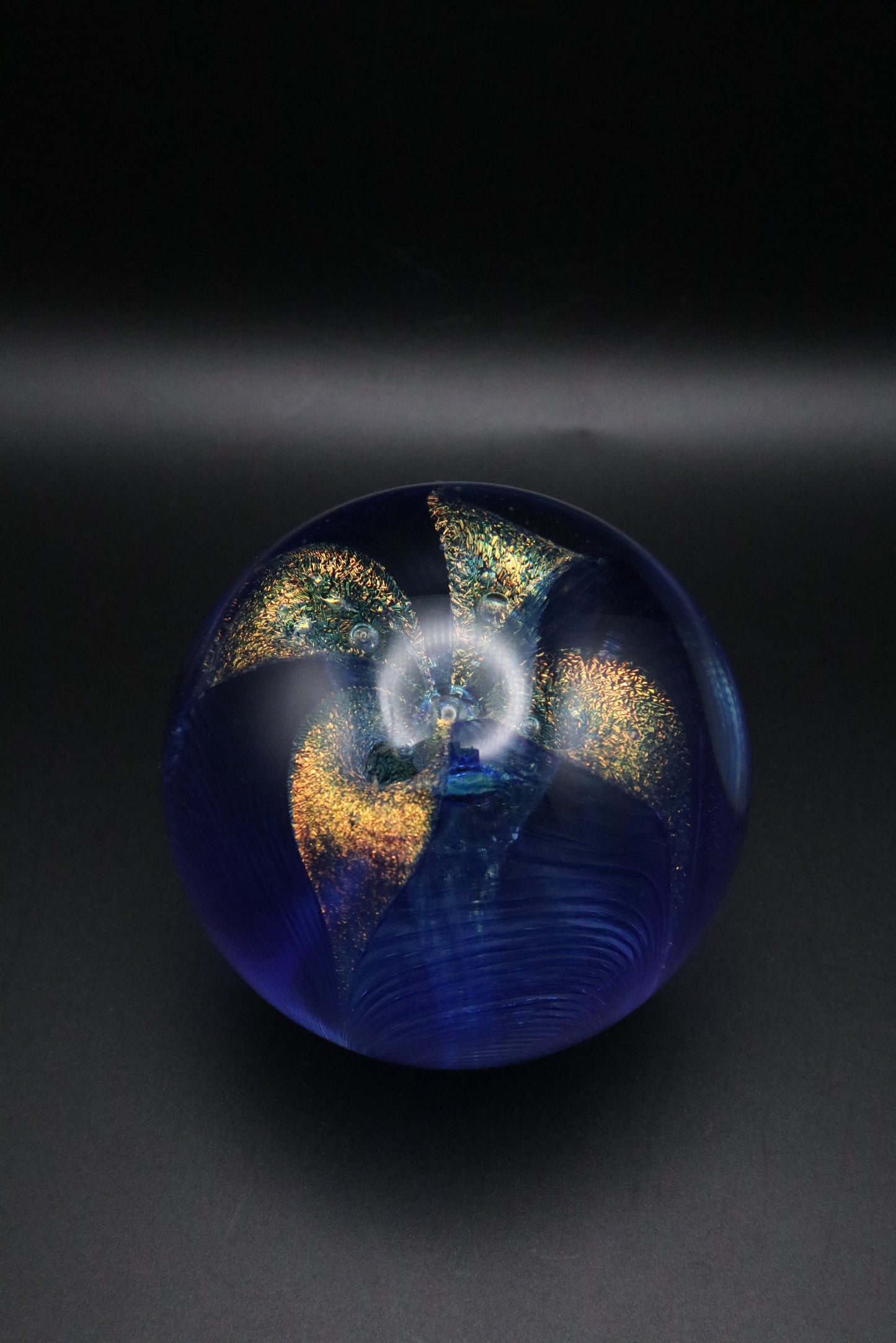GLASS EYE STUDIO HAND BLOWN METALLIC BLUE WITH GOLD FLOWER PAPERWEIGHT