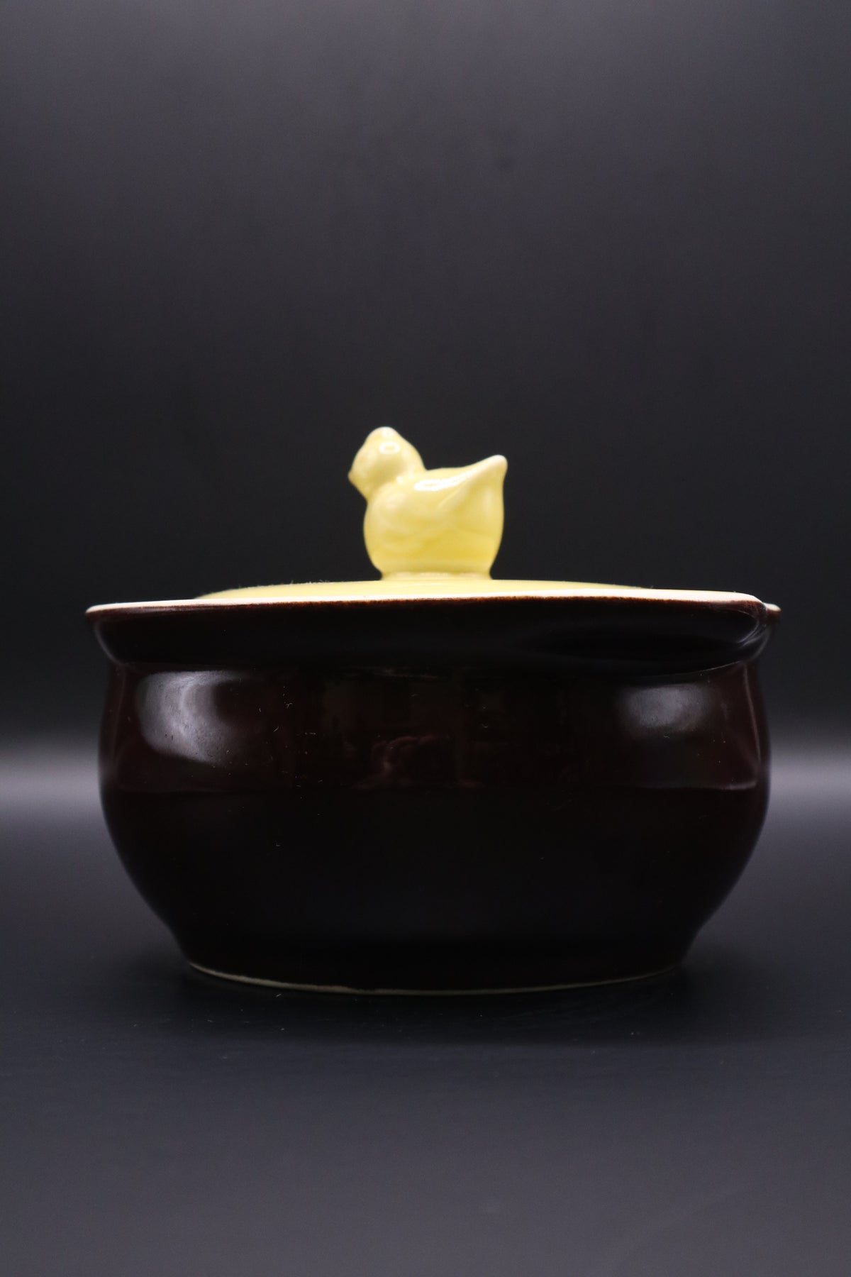 VINTAGE HALL POTTERY MINI CASSEROLE DISH CHICK FINIAL HANDLE