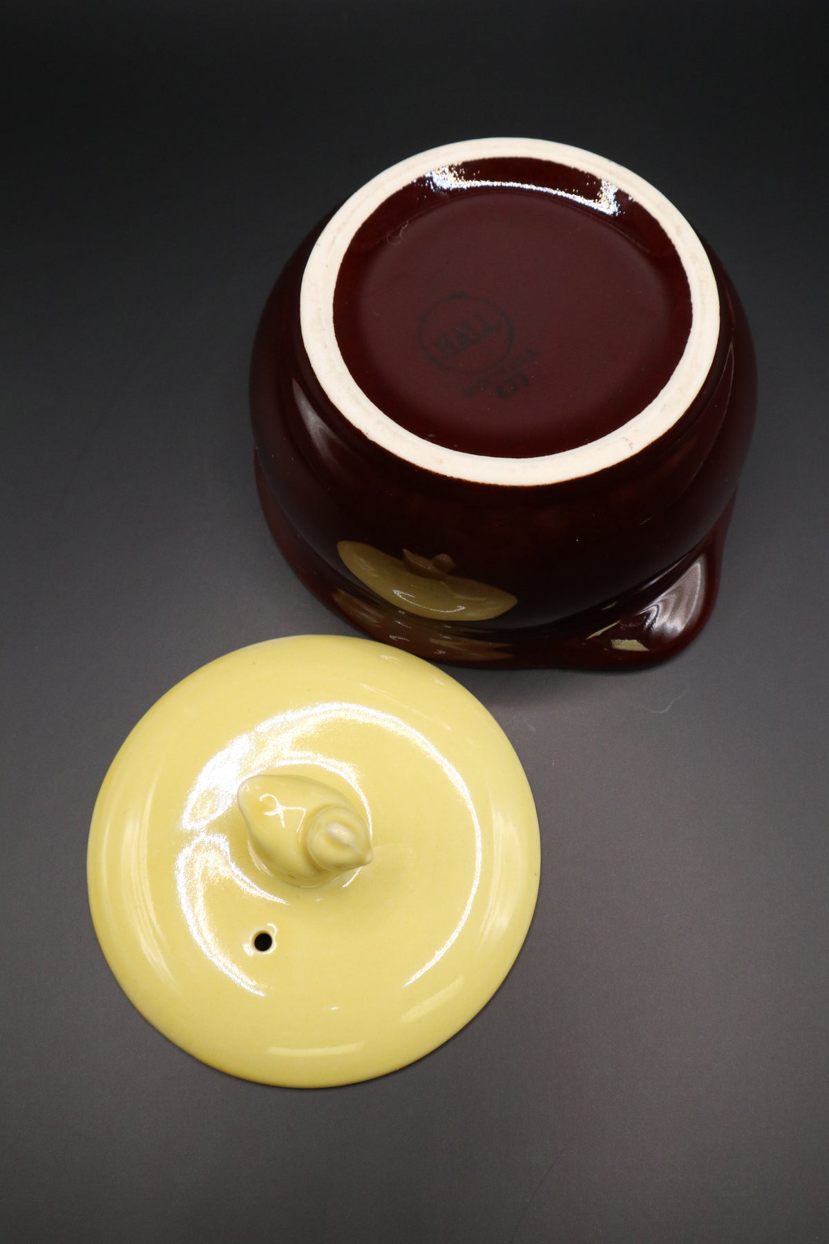 VINTAGE HALL POTTERY MINI CASSEROLE DISH CHICK FINIAL HANDLE