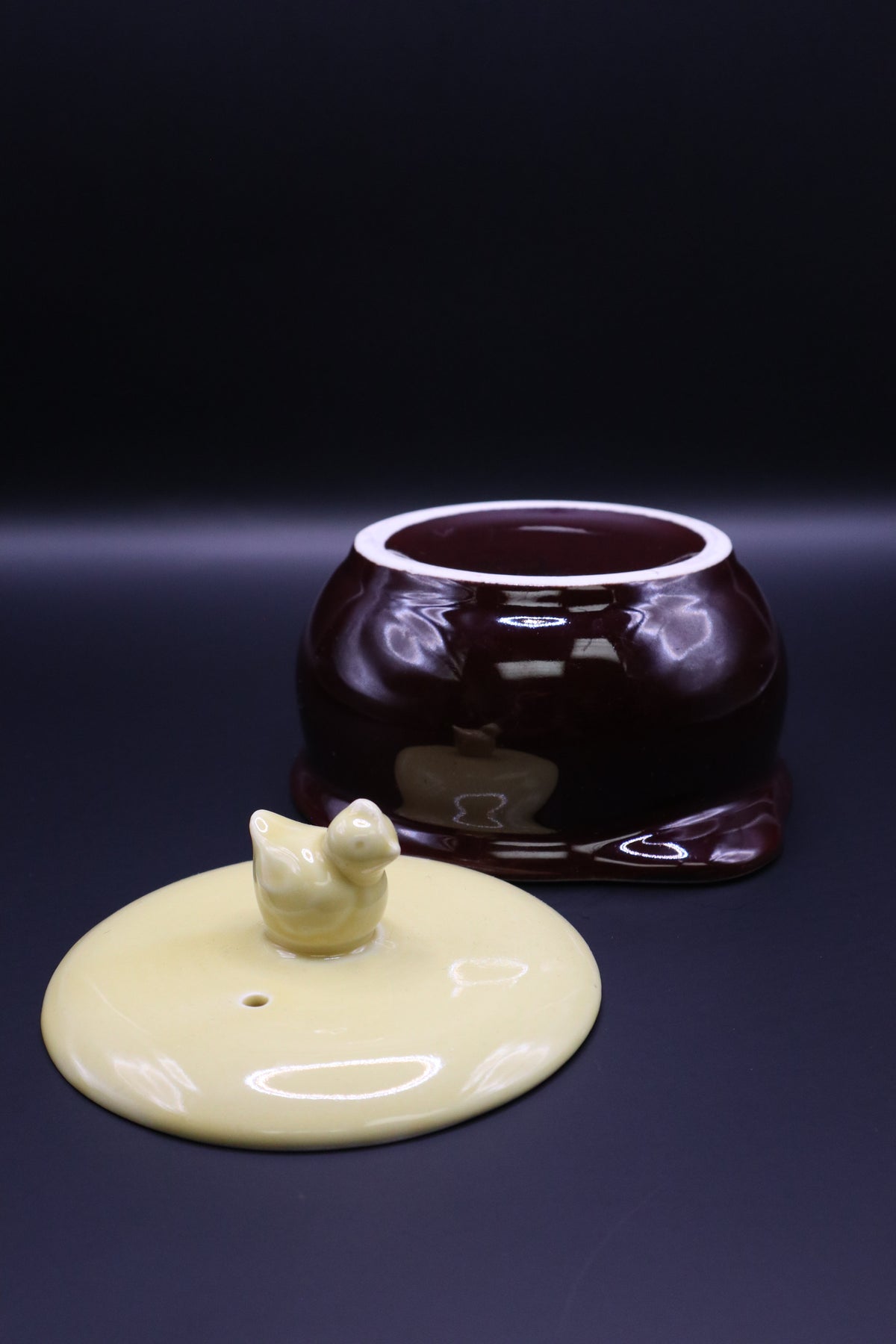 VINTAGE HALL POTTERY MINI CASSEROLE DISH CHICK FINIAL HANDLE
