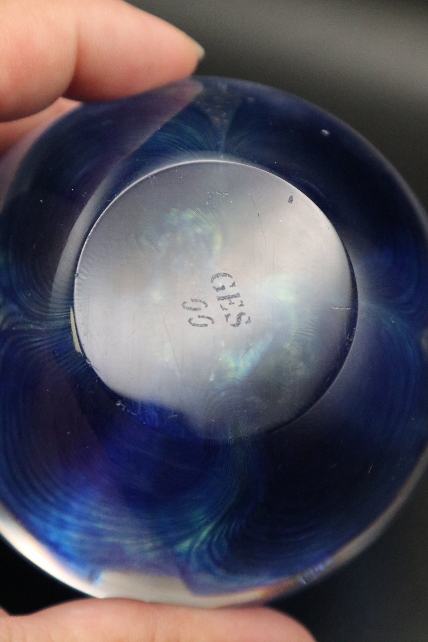 GLASS EYE STUDIO HAND BLOWN METALLIC BLUE WITH GOLD FLOWER PAPERWEIGHT