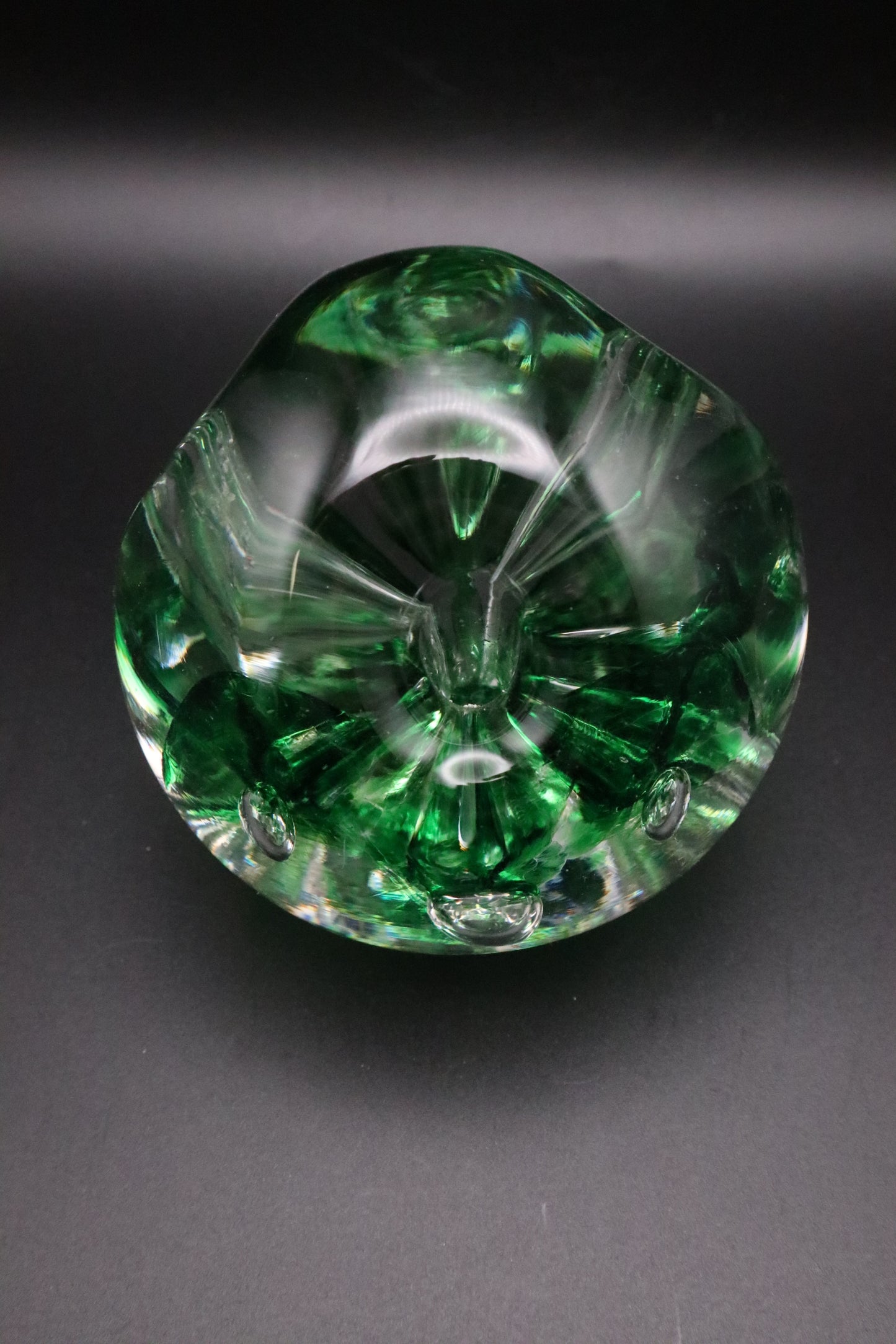 SIGNED JOE ZIMMERMAN GREEN ART GLASS PAPERWEIGHT