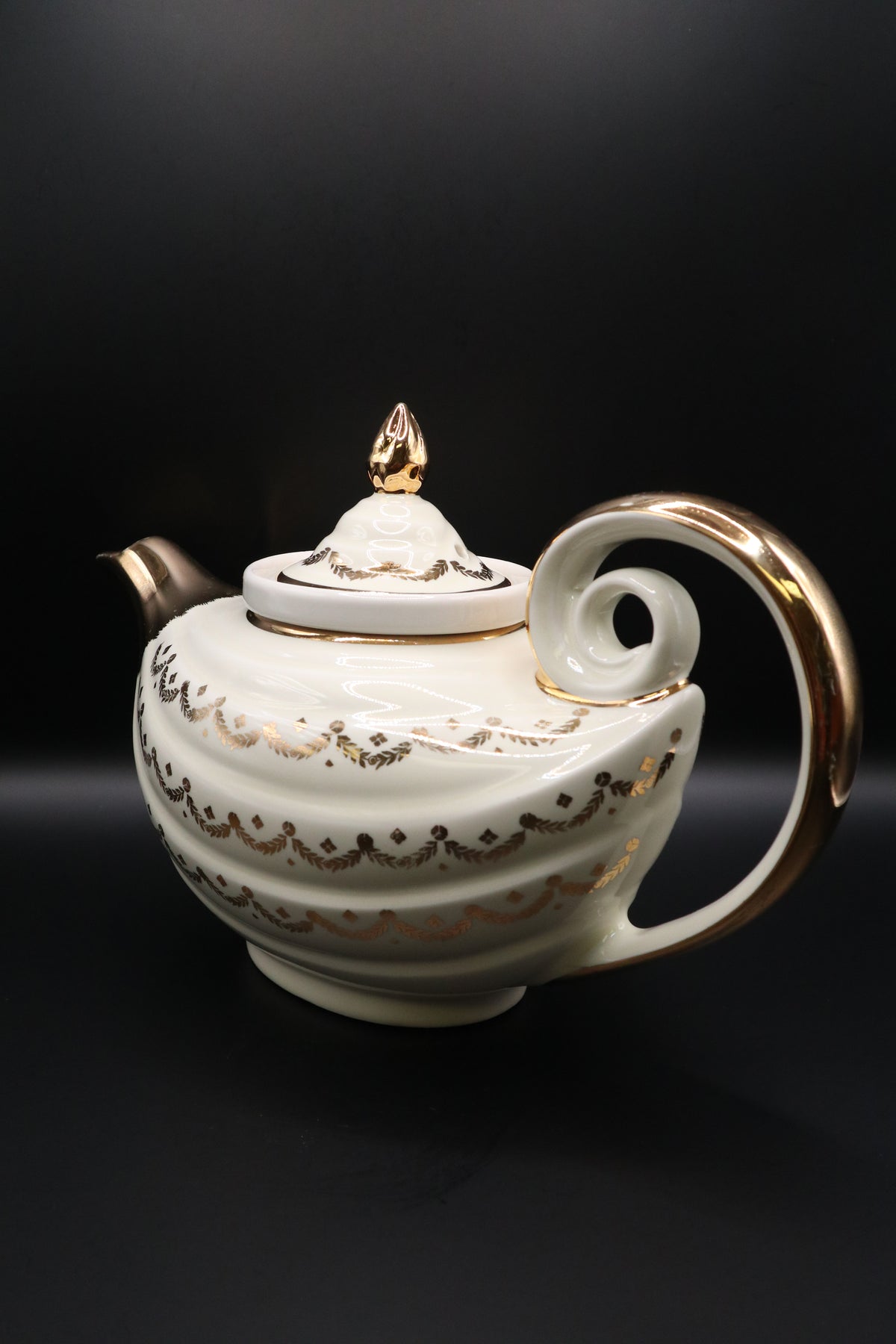 VINTAGE HALL CHINA "ALADDIN" TEAPOT