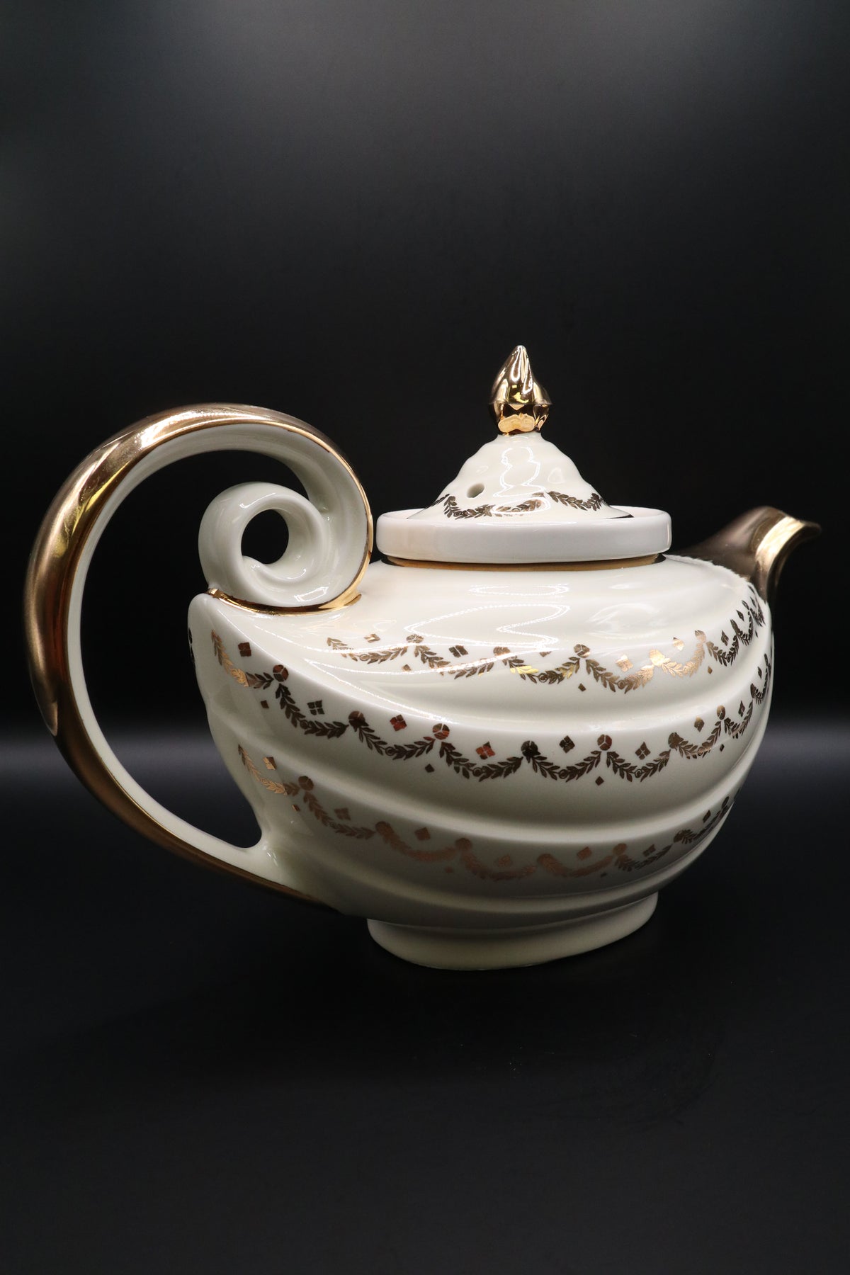 VINTAGE HALL CHINA "ALADDIN" TEAPOT