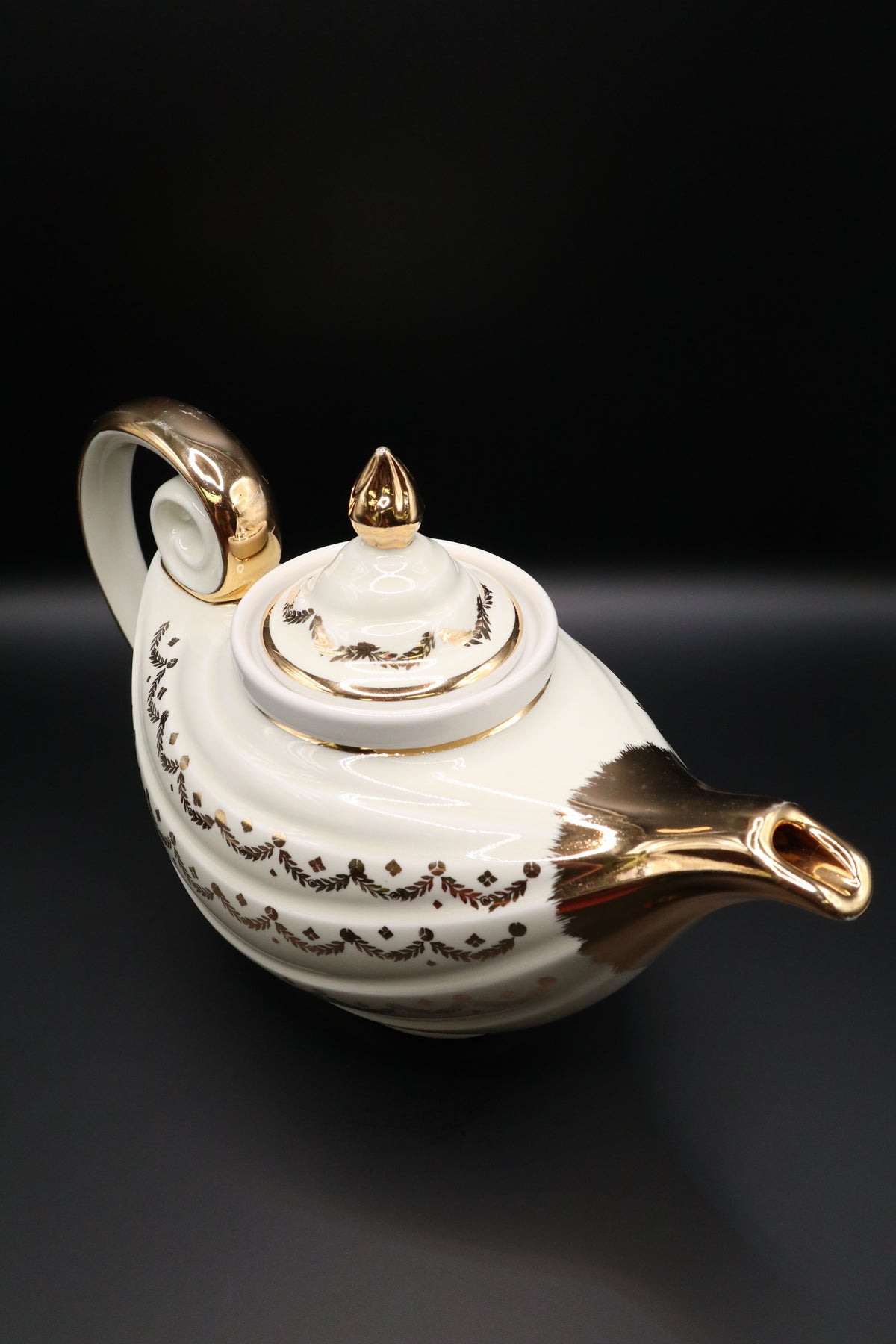 VINTAGE HALL CHINA "ALADDIN" TEAPOT