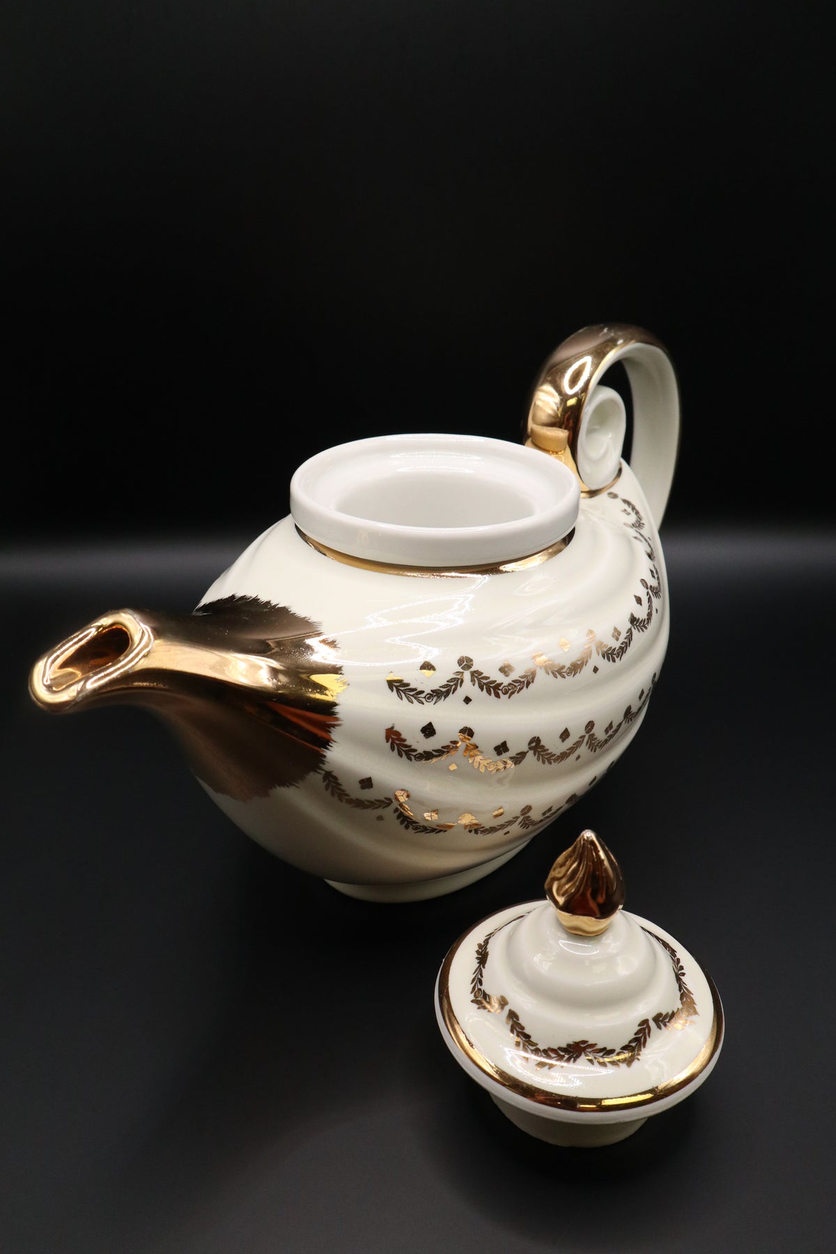 VINTAGE HALL CHINA "ALADDIN" TEAPOT